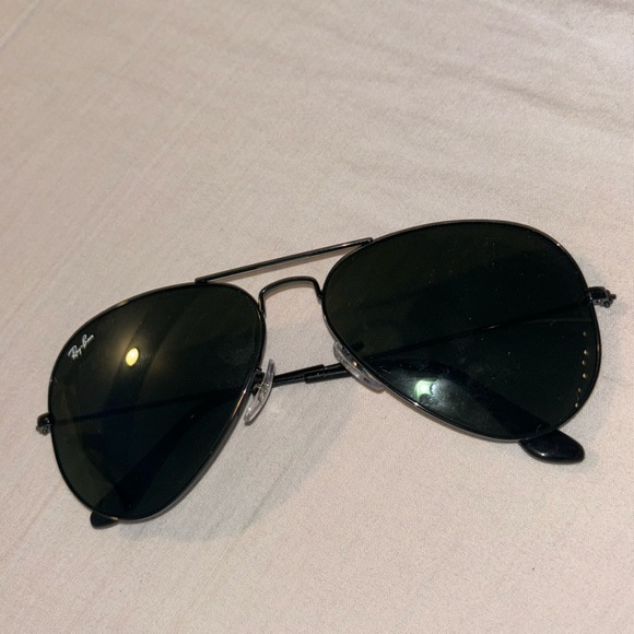 Black aviator Ray Bans - Picture 2 of 5